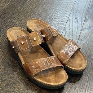 Naot Ashley Sandals Women’s 37 Brown Patent Rhinestone Studded Leather Flats